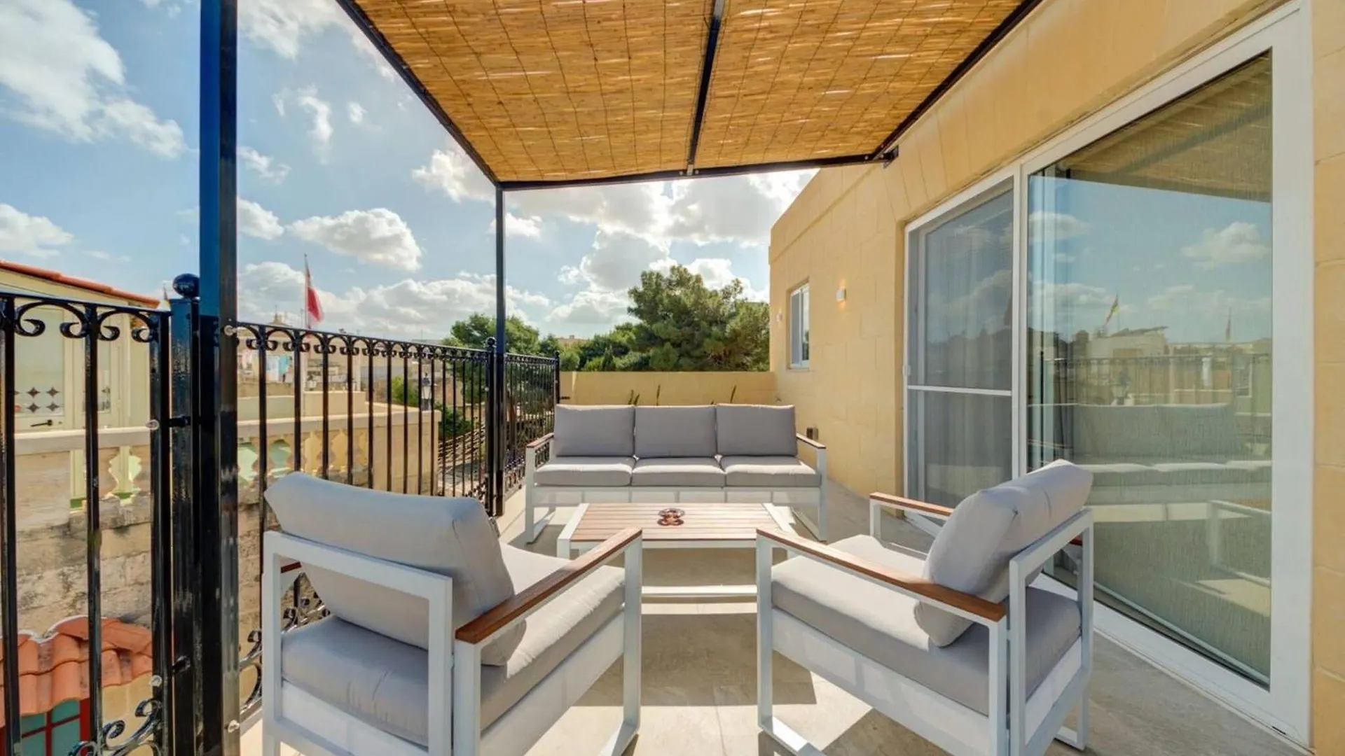 Room In Guest Room - Modern Room With Terrace Near Mdina Rabat Guest house