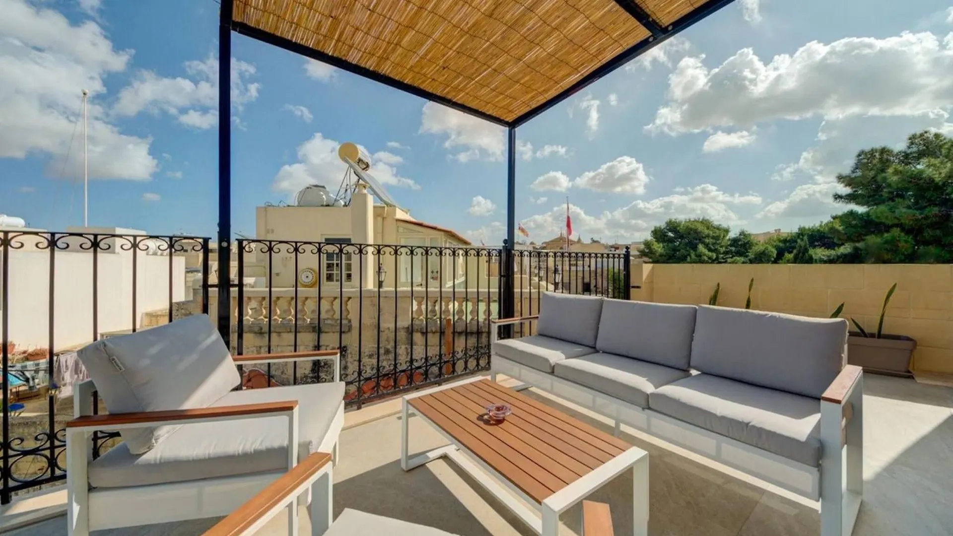 Room In Guest Room - Modern Room With Terrace Near Mdina Rabat Guest house