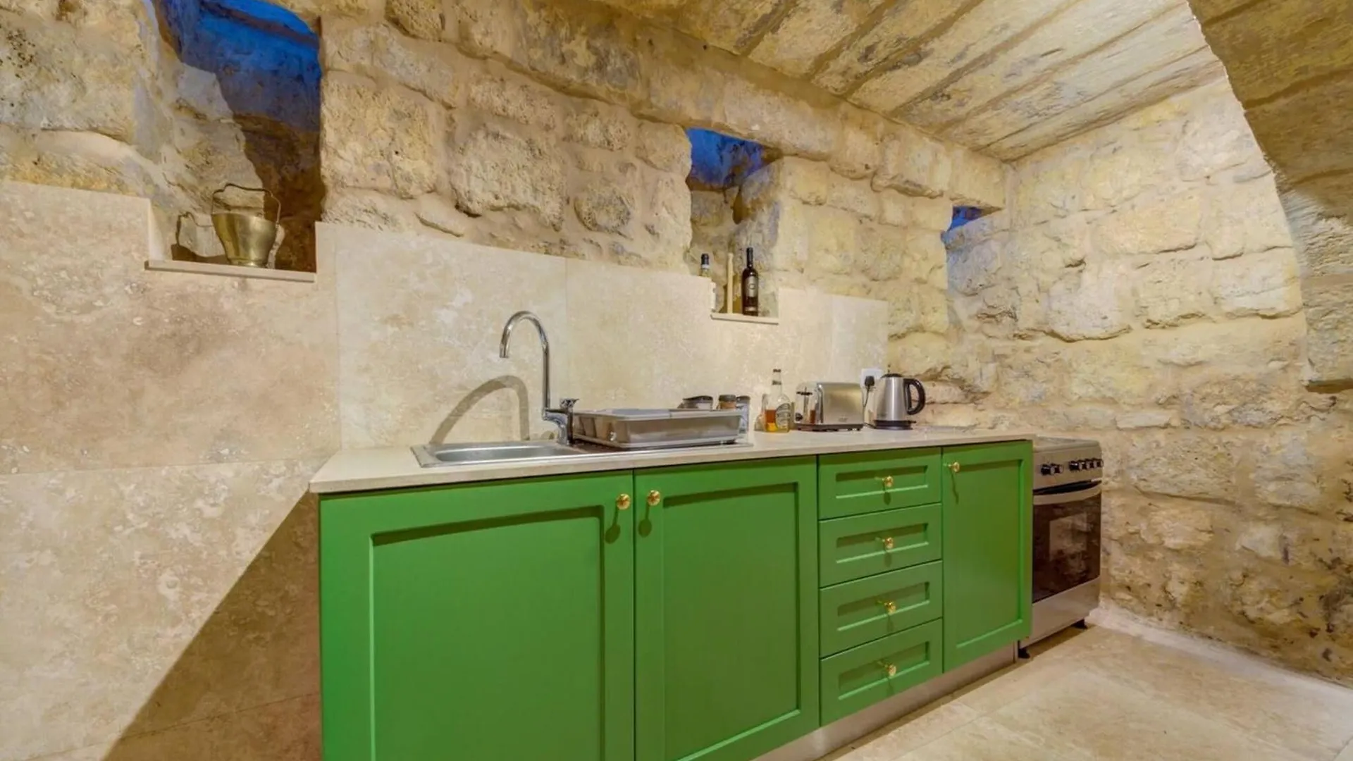 Room In Guest Room - Modern Room With Terrace Near Mdina Rabat Malta