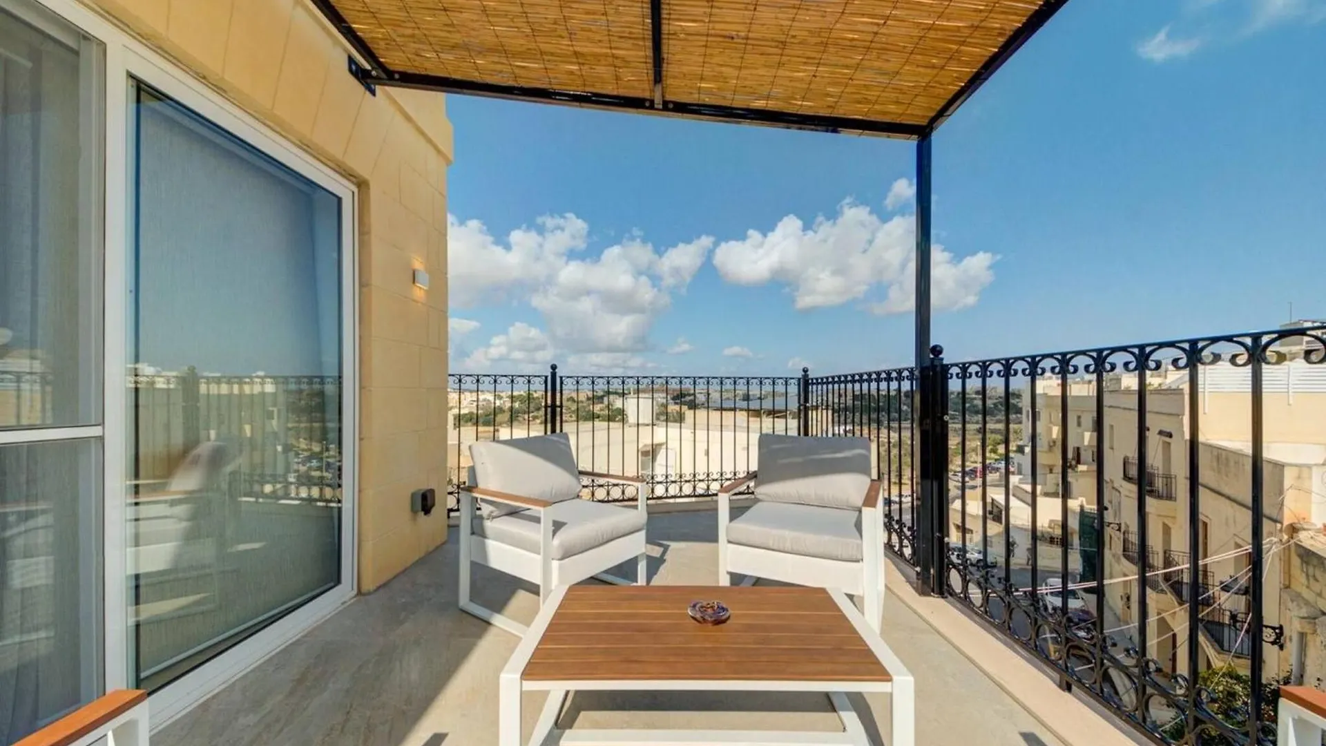 Room In Guest Room - Modern Room With Terrace Near Mdina Rabat